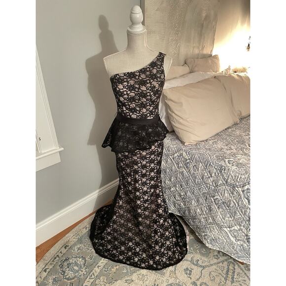 Mori Lee Dresses & Skirts - Mori Lee Madeline Gardner Formal Dress Black Lace One Shoulder Size 8